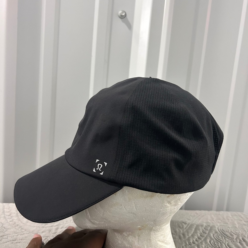 Lululemon Fast and Free Running Hat Black Reflective Mesh Adjustable S/M Cap